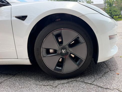 Used 2021 Tesla Model 3 Standard Range Plus RWD image 12