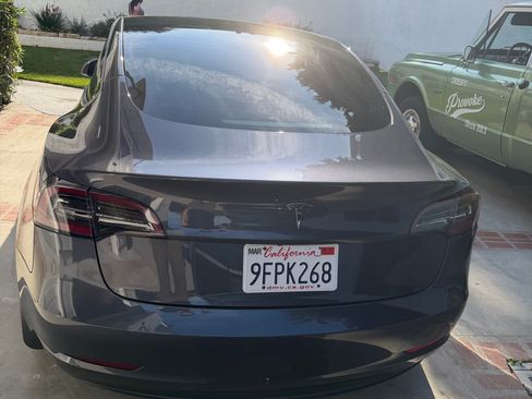 Used 2023 Tesla Model 3 Standard Range image 2