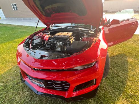Used 2019 Chevrolet Camaro ZL1 RWD image 17