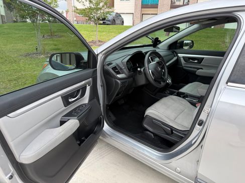 Used 2019 Honda CR-V LX image 6