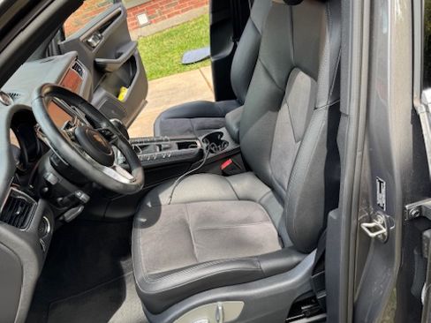 Used 2015 Porsche Macan S image 2