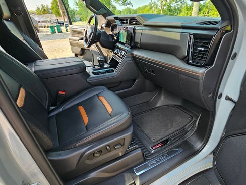 Used 2024 GMC Sierra 1500 AT4 w/ Technology Package AWD/4WD image 27