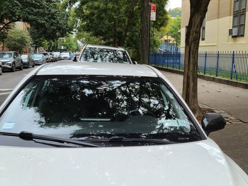 Used 2021 Toyota Camry SE image 2