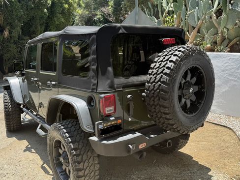 Used 2015 Jeep Wrangler Unlimited Rubicon w/ Connectivity Group image 5