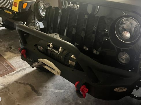 Used 2015 Jeep Wrangler Unlimited Rubicon w/ Connectivity Group image 6