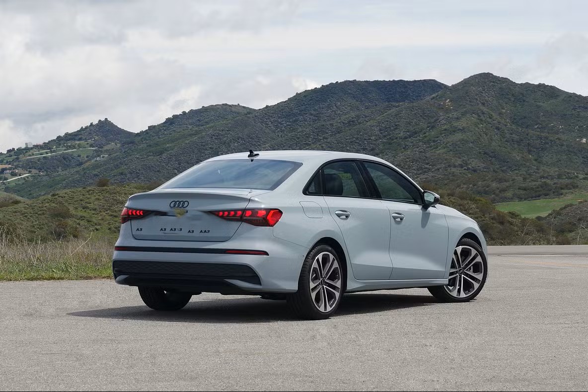 Used 2025 Audi A3 2.0T Premium AWD/4WD image 4