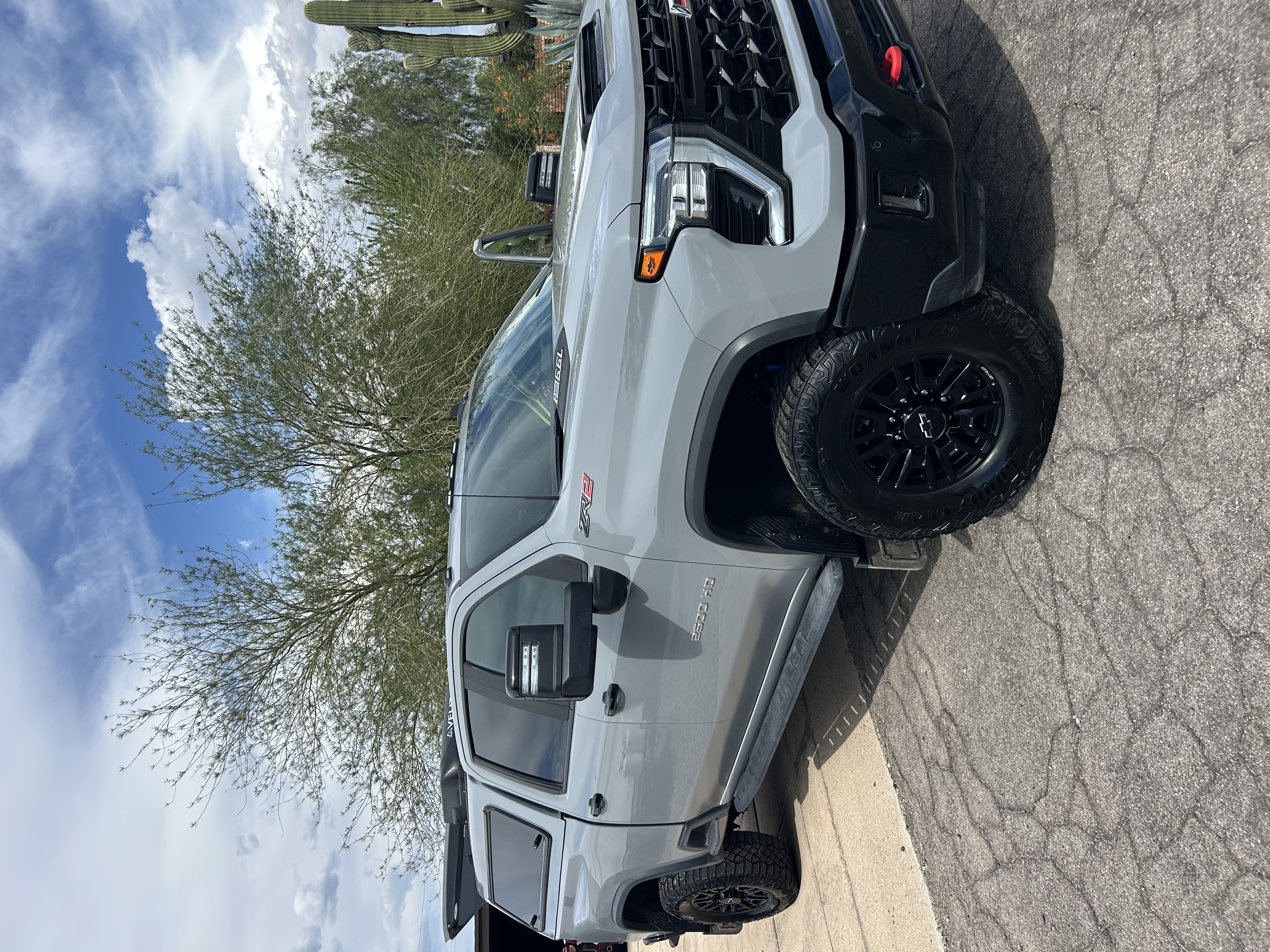 Used 2025 Chevrolet Silverado 2500 ZR2 w/ Technology Package AWD/4WD image 1