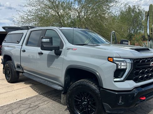 Used 2025 Chevrolet Silverado 2500 ZR2 w/ Technology Package AWD/4WD image 1