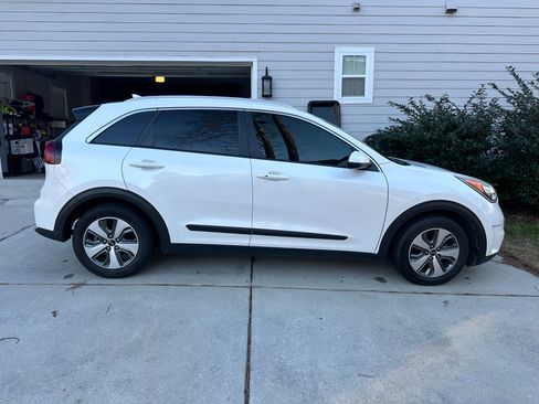 Used 2019 Kia Niro LX image 5