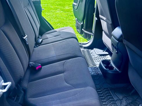 Used 2018 Jeep Wrangler Unlimited Sport S AWD/4WD image 9