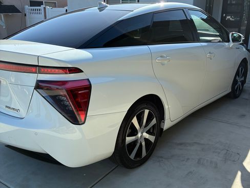 Used 2019 Toyota Mirai FWD image 8