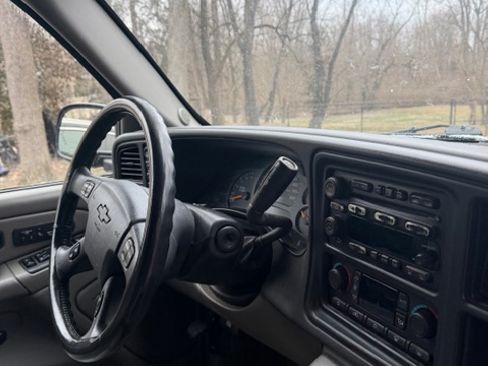 Used 2004 Chevrolet Suburban LT w/ Preferred Equipment Group image 9