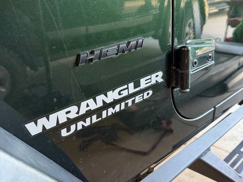Used 2011 Jeep Wrangler Unlimited Sahara w/ Connectivity Group AWD/4WD image 11