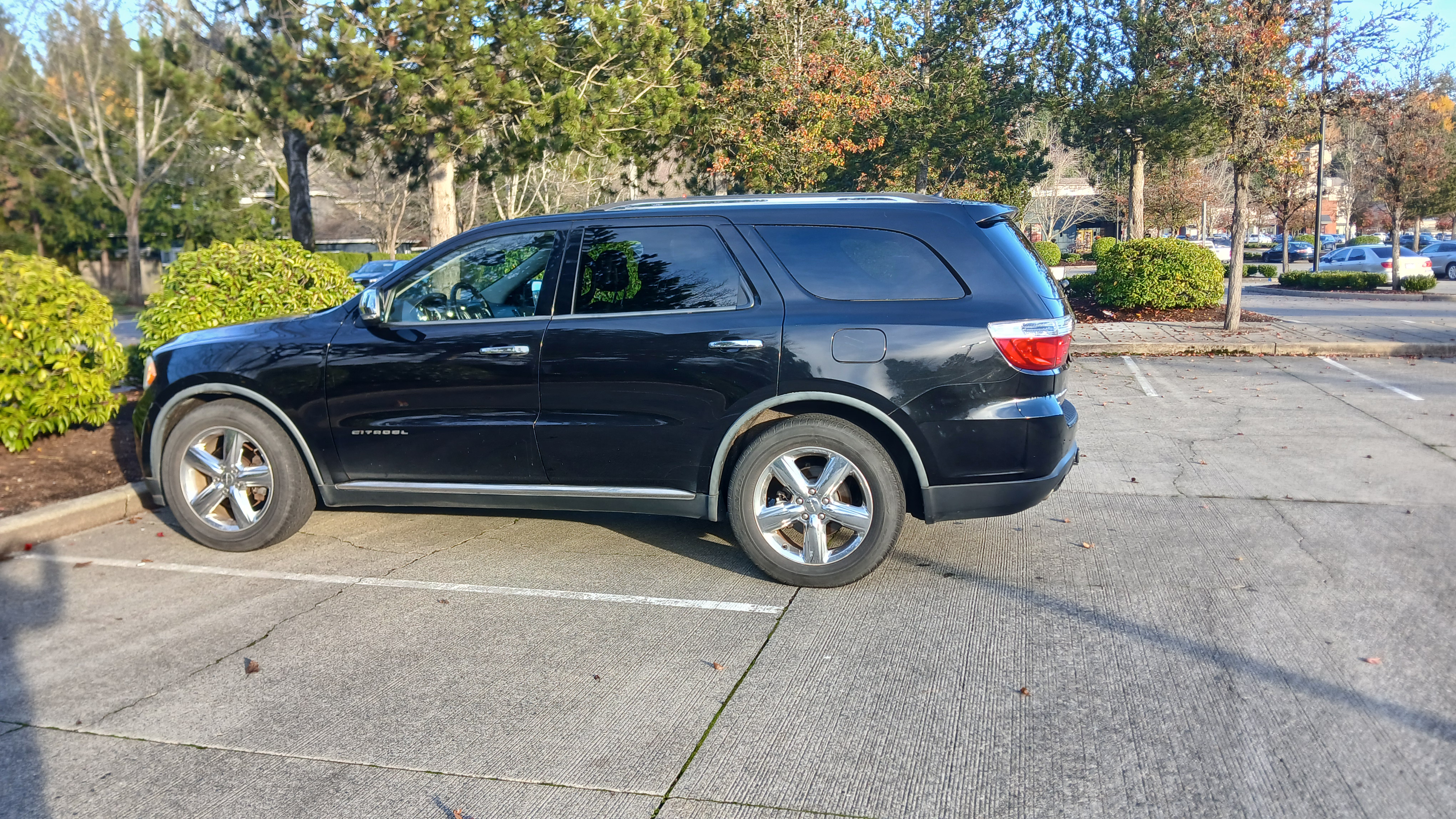 Used 2011 Dodge Durango Citadel w/ Trailer Tow Group IV AWD/4WD image 2