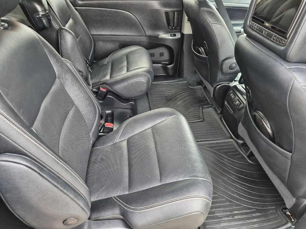 Used 2020 Toyota Sienna SE FWD image 6