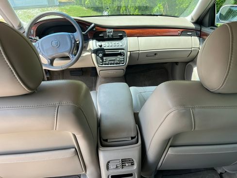 Used 2004 Cadillac De Ville w/ Equipment Group FWD image 23