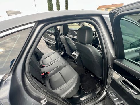Used 2017 Jaguar XF Premium image 16