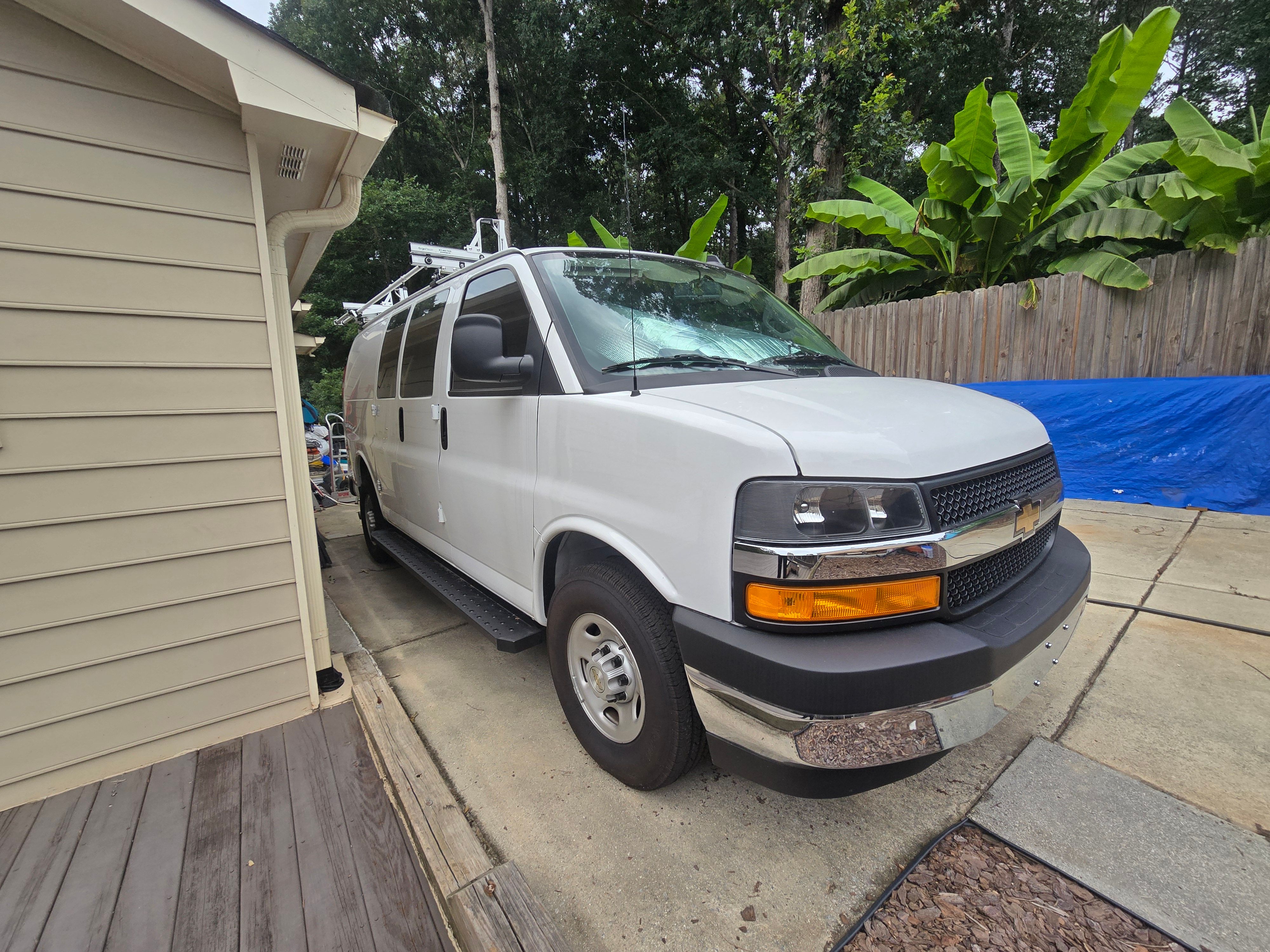 Used 2025 Chevrolet Express 2500 w/ Driver Convenience Package RWD image 4