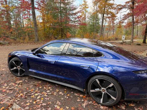 Used 2021 Porsche Taycan image 6