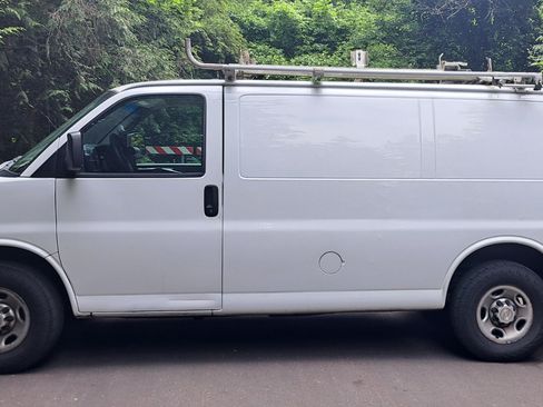 Used 2012 Chevrolet Express 2500 w/ Power Package image 2
