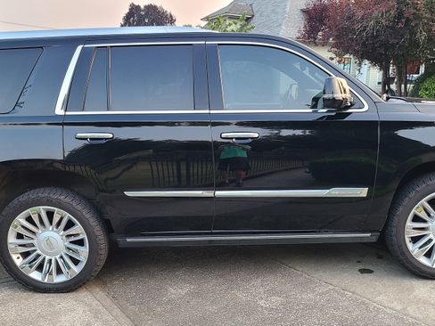 Used 2015 Cadillac Escalade Platinum AWD/4WD image 5