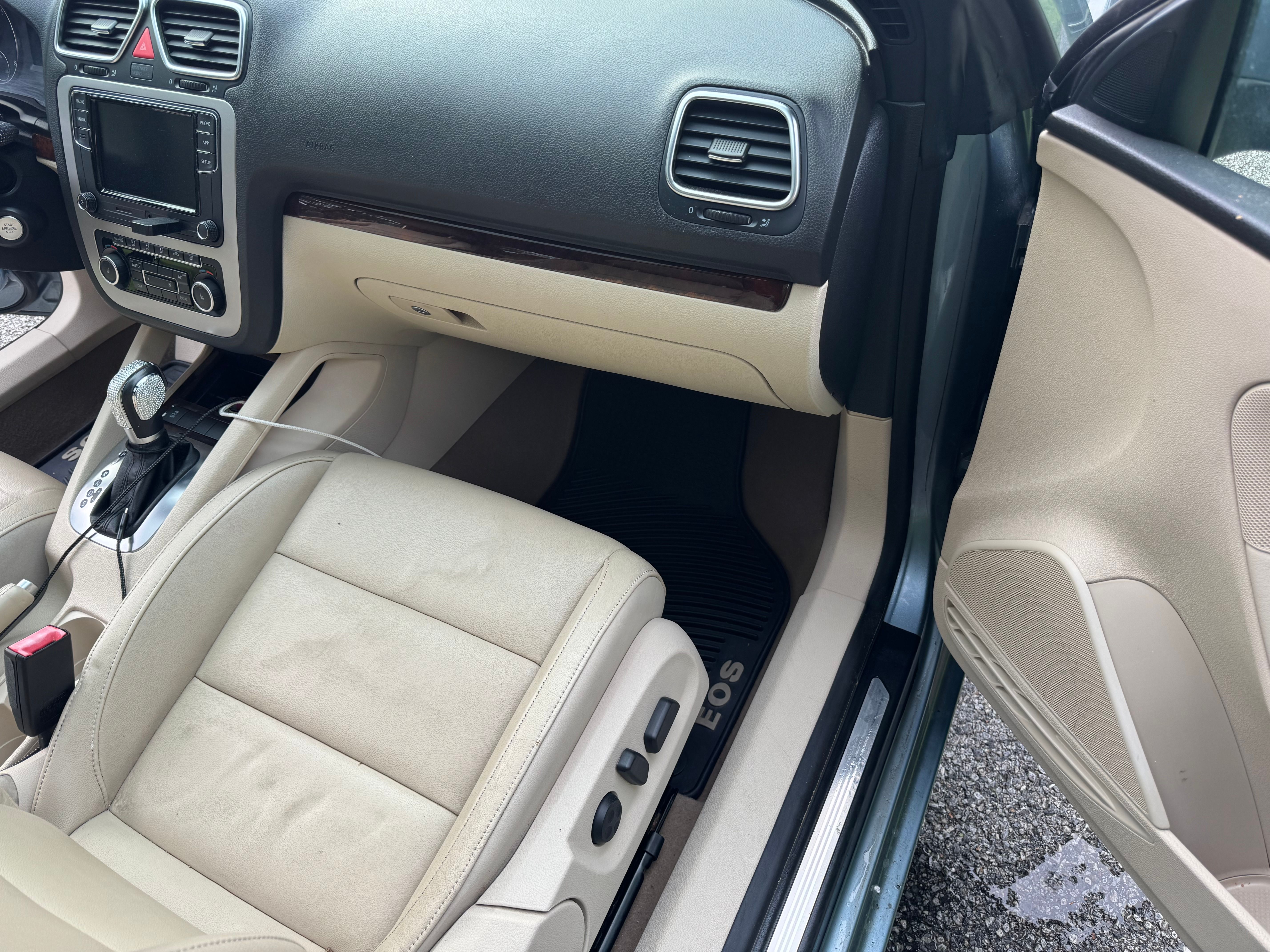Used 2012 Volkswagen Eos Lux FWD image 9