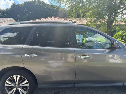 Used 2017 Nissan Pathfinder SL image 4