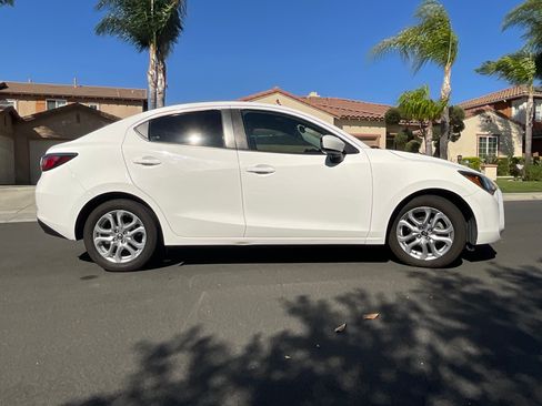 Used 2017 Toyota Yaris iA FWD image 11