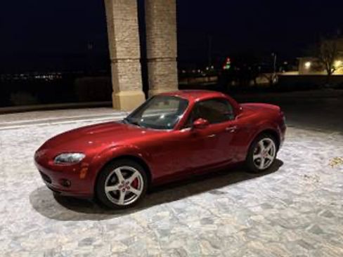 Used 2008 MAZDA MX-5 Miata Grand Touring w/ Premium Pkg image 2