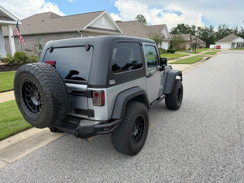 Used 2016 Jeep Wrangler Sport w/ Connectivity Group AWD/4WD image 4