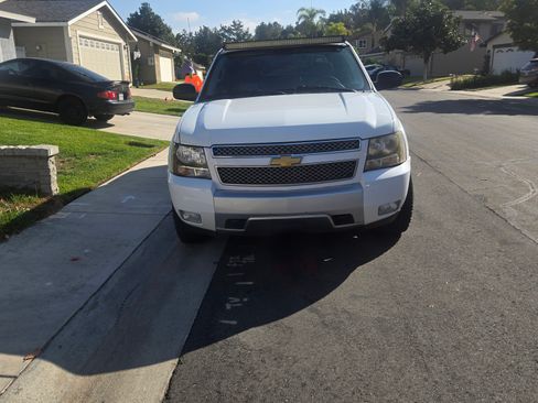 Used 2008 Chevrolet Avalanche LT w/ LT Preferred Equipment Group image 2