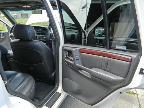 Used 1998 Jeep Grand Cherokee Limited AWD/4WD image 19