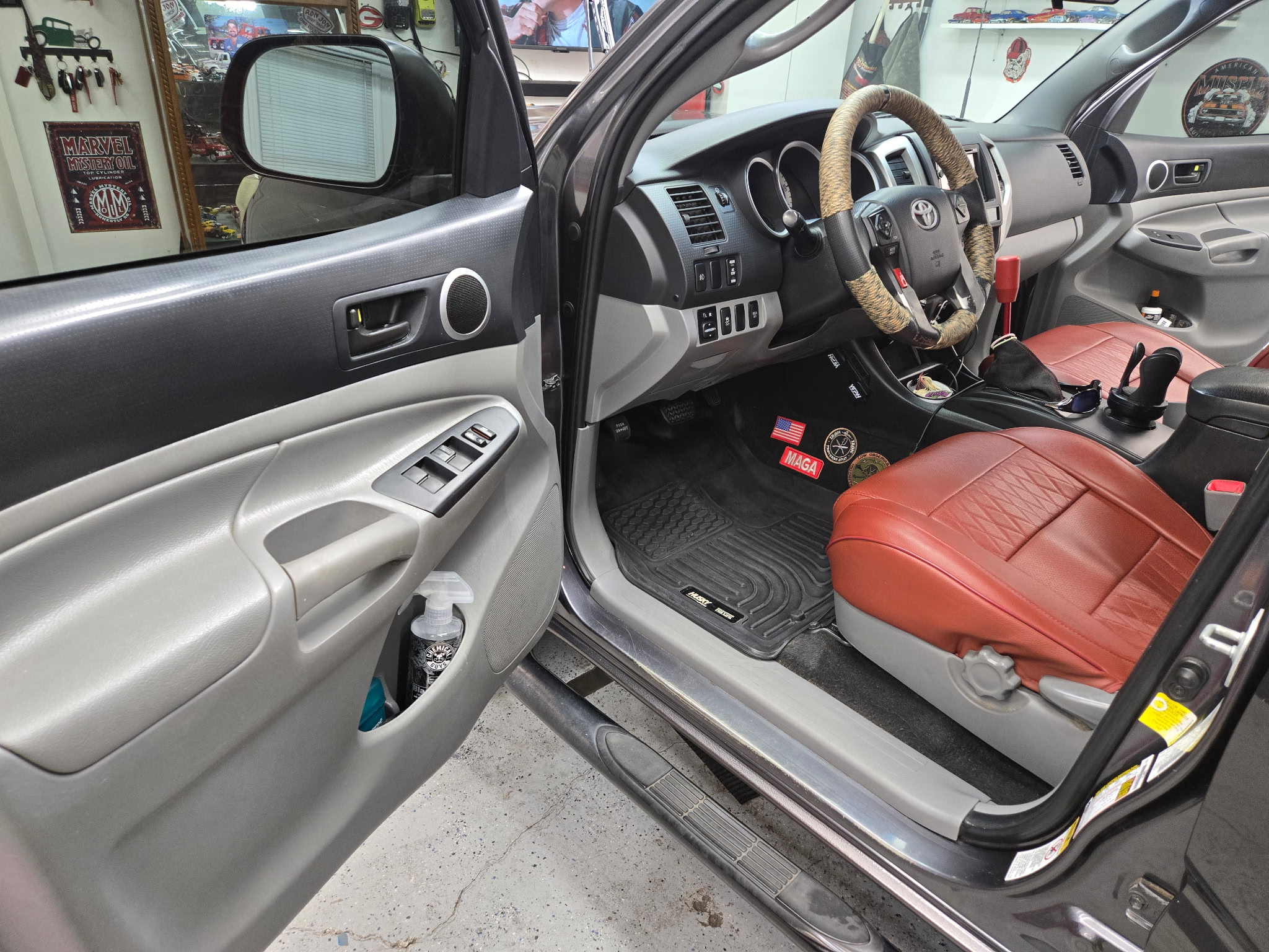 Used 2014 Toyota Tacoma 4x4 Double Cab w/ TRD Sport Package image 4
