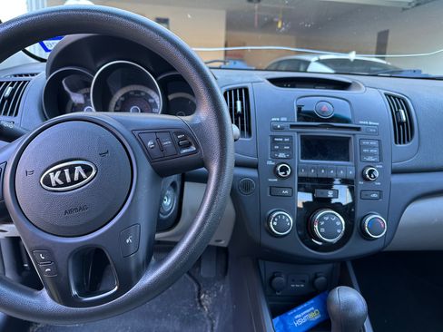 Used 2010 Kia Forte EX image 28