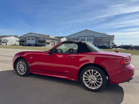 Used 2018 FIAT 124 Spider Classica w/ Technology & Siriusxm Group image 16