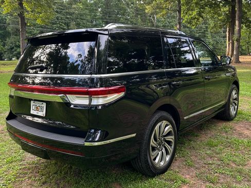 Used 2024 Lincoln Navigator Reserve AWD/4WD image 5