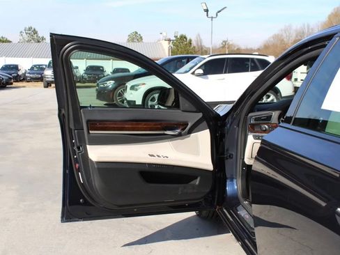 Used 2013 BMW 740Li xDrive image 21