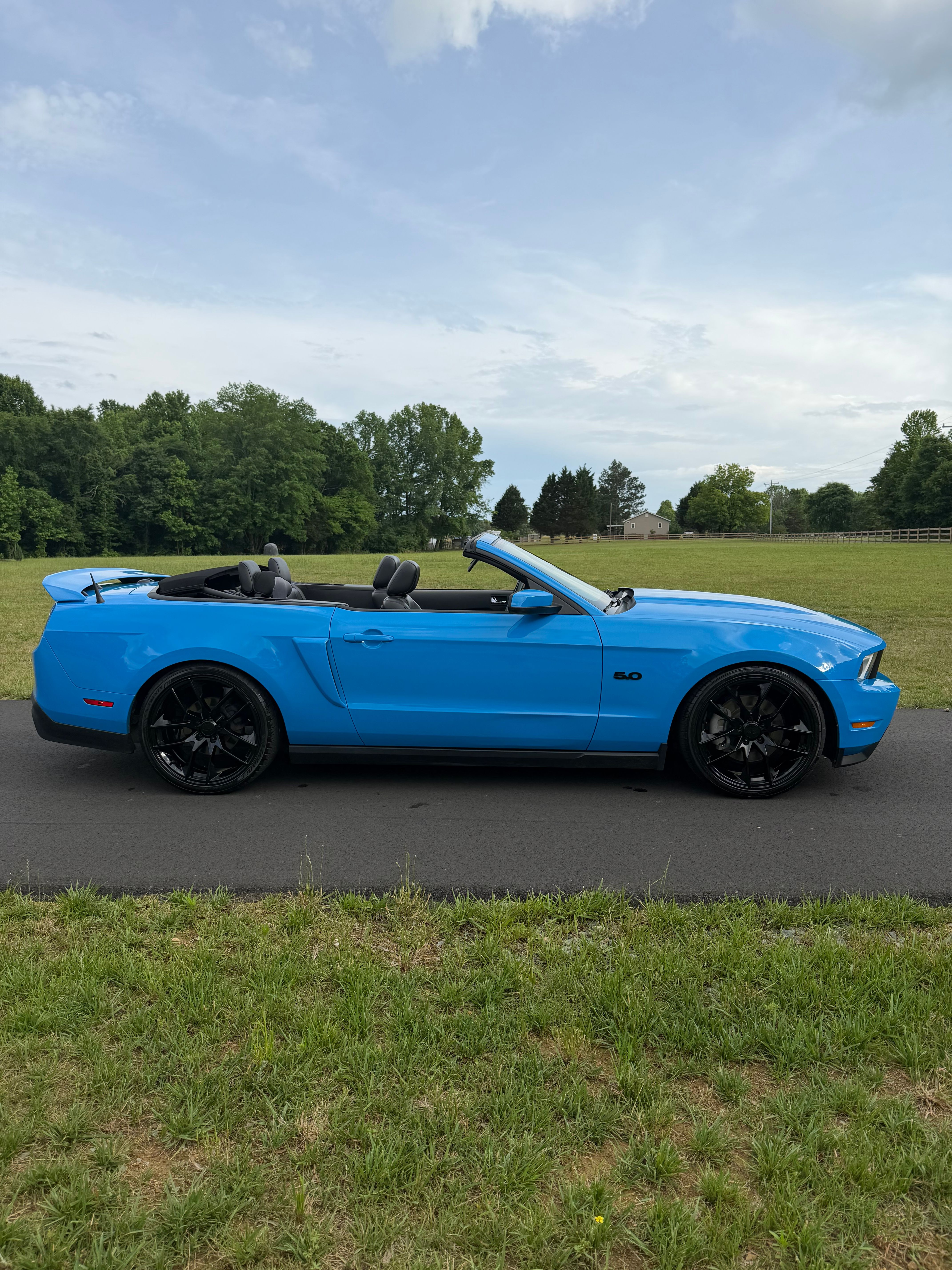 Used 2011 Ford Mustang GT Premium w/ Brembo Brake Pkg RWD image 9