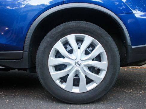 Used 2017 Nissan Rogue S AWD/4WD image 14