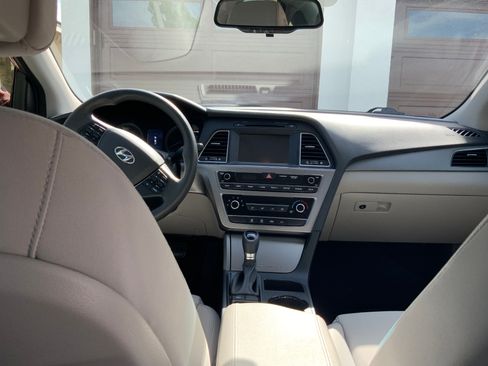 Used 2017 Hyundai Sonata SE image 4