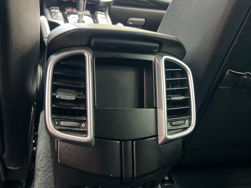 Used 2016 Porsche Cayenne image 10