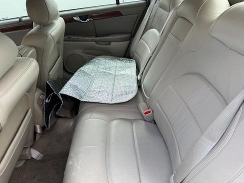 Used 2005 Cadillac De Ville Sedan image 10