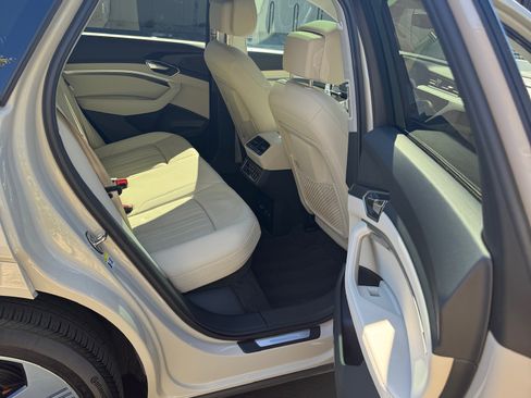 Used 2022 Audi e-tron Premium Plus image 10