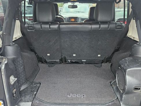 Used 2014 Jeep Wrangler Unlimited Sahara image 11