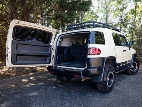 Used 2010 Toyota FJ Cruiser 4WD image 2