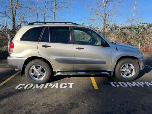 Used 2003 Toyota RAV4 2WD image 2