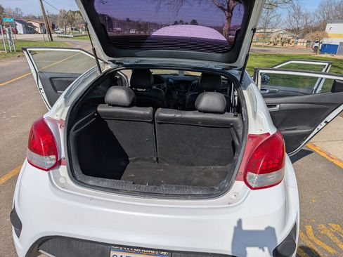 Used 2016 Hyundai Veloster Turbo image 11