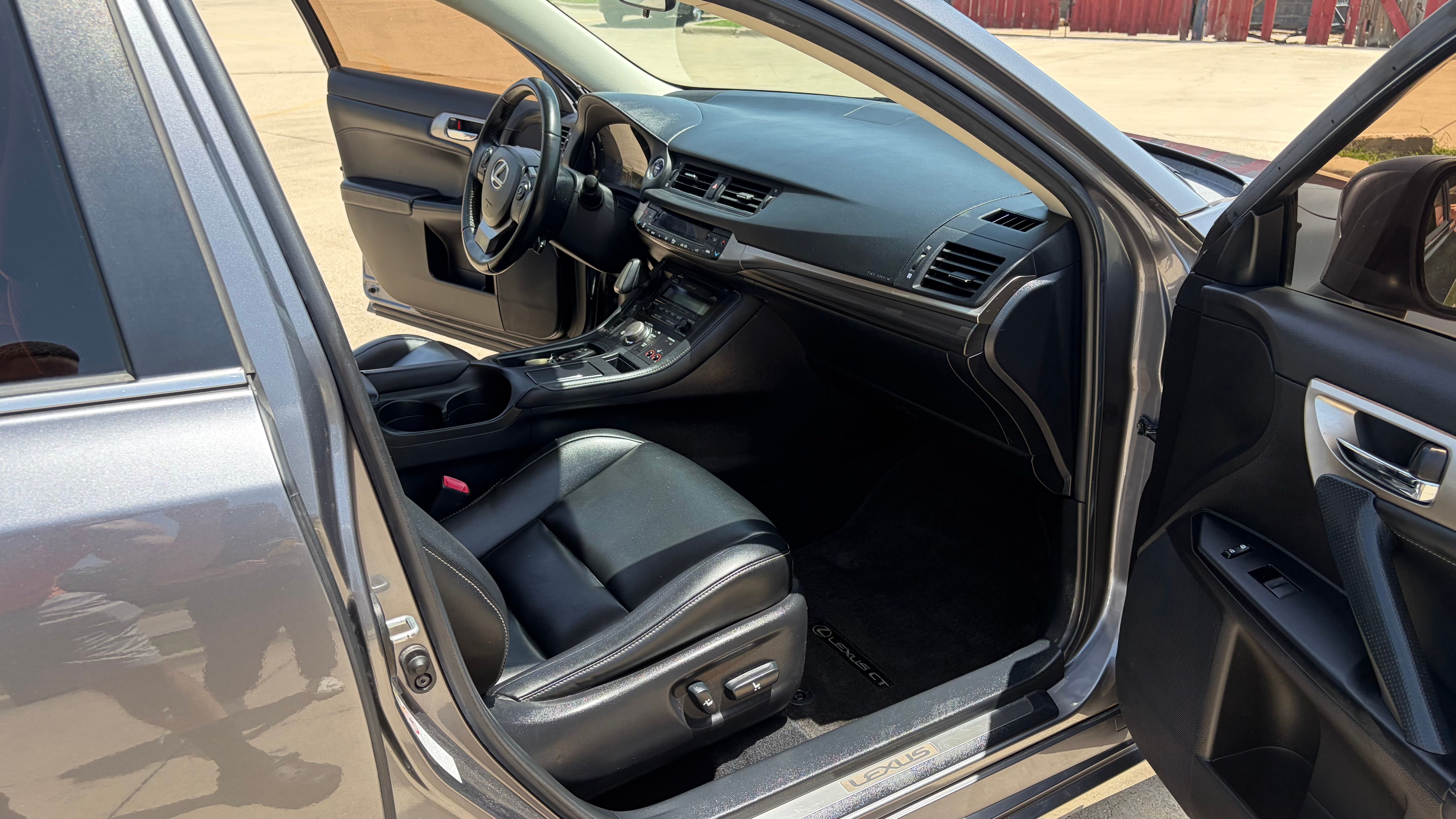 Used 2014 Lexus CT 200h w/ Seat Comfort Package FWD image 20