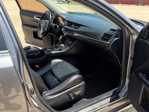 Used 2014 Lexus CT 200h w/ Seat Comfort Package FWD image 20