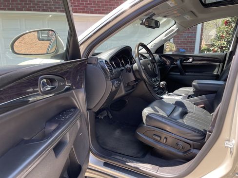 Used 2015 Buick Enclave Leather image 10